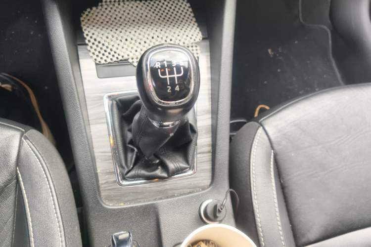 Used Skoda Octavia 2015 1.6L Manual Yijun Edition Gear Lever