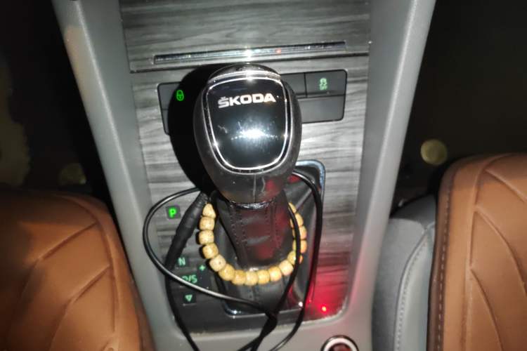 Used Skoda Octavia 2015 1.6L Automatic Yijun Edition Gear Lever