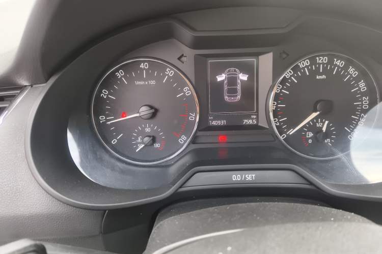 Used Skoda Octavia 2015 1.6L Manual Yijun Edition Odometer Close Up