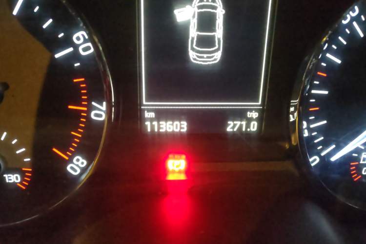Used Skoda Octavia 2015 1.6L Automatic Yijun Edition Odometer Close Up