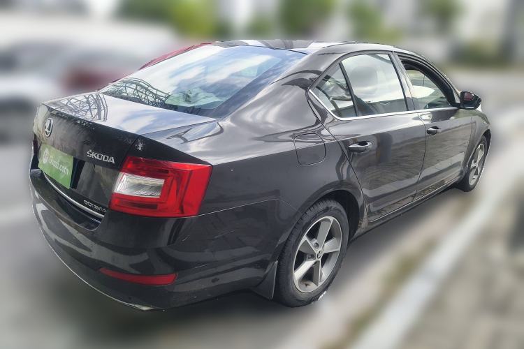 Used Skoda Octavia 2015 1.6L Manual Yijun Edition Rear Right 45 Deg