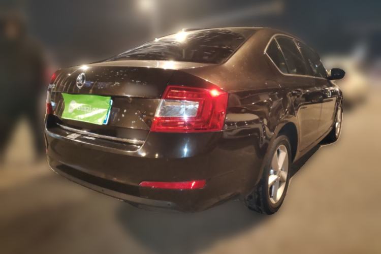 Used Skoda Octavia 2015 1.6L Automatic Yijun Edition Rear Right 45 Deg