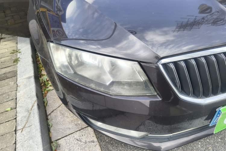 Used Skoda Octavia 2015 1.6L Manual Yijun Edition Right Front Headlight