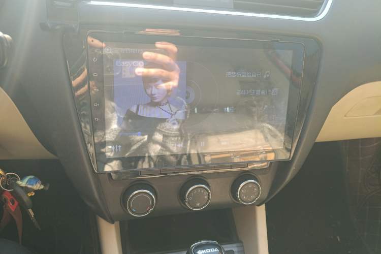 Used Skoda Octavia 2015 1.6L Automatic Yijun Edition Audio And AC Panel