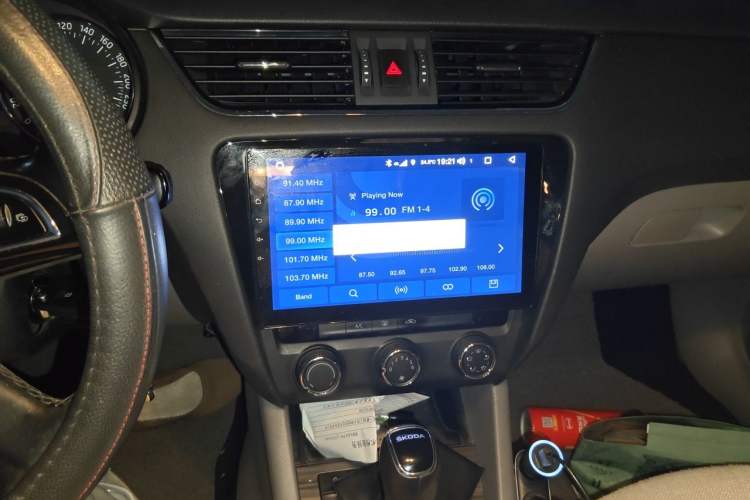 Used Skoda Octavia 2015 1.6L Automatic Yijun Edition Audio And AC Panel