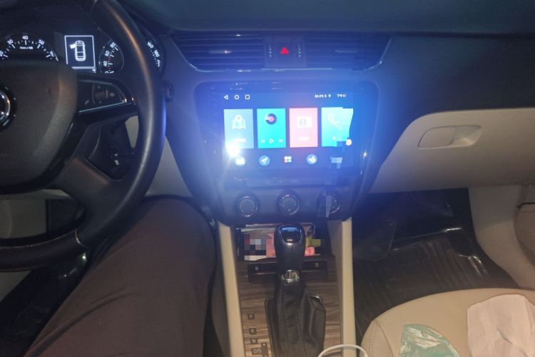 Used Skoda Octavia 2015 1.6L Automatic Yijun Edition Audio And AC Panel