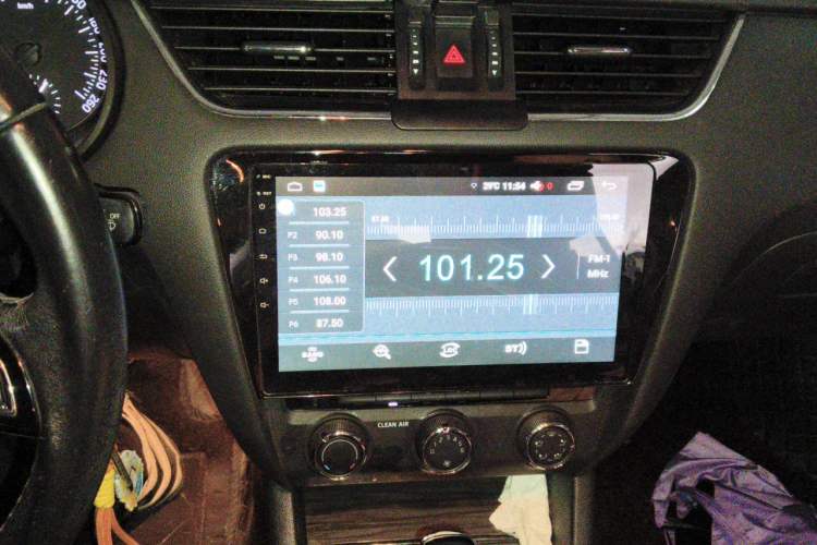 Used Skoda Octavia 2015 1.6L Automatic Yijun Edition Audio And AC Panel