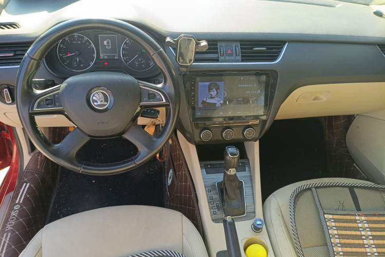 Used Skoda Octavia 2015 1.6L Automatic Yijun Edition Center Console