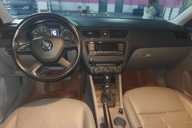 Used Skoda Octavia 2015 1.6L Automatic Yijun Edition Center Console