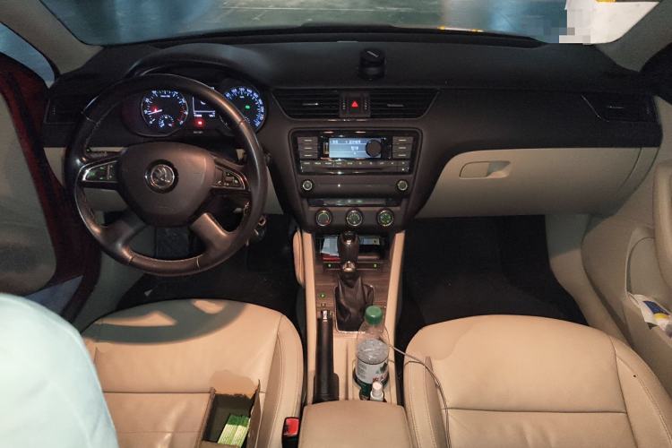 Used Skoda Octavia 2015 1.4TSI DSG Yijun Edition Center Console