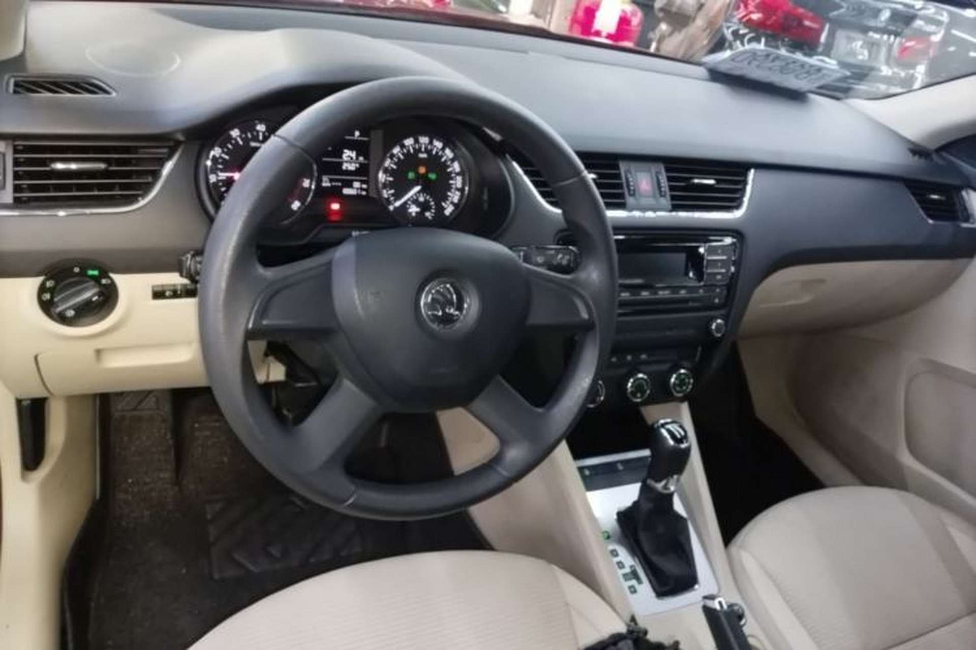 Used Skoda Octavia 2015 1.6L Automatic Yijie Edition Center Console