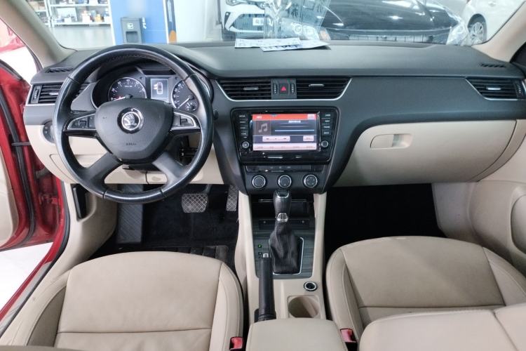 Used Skoda Octavia 2015 1.6L Automatic Yijun Edition Center Console