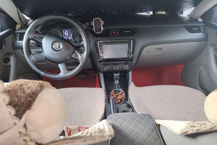 Used Skoda Octavia 2015 1.6L Automatic Yijun Edition Center Console