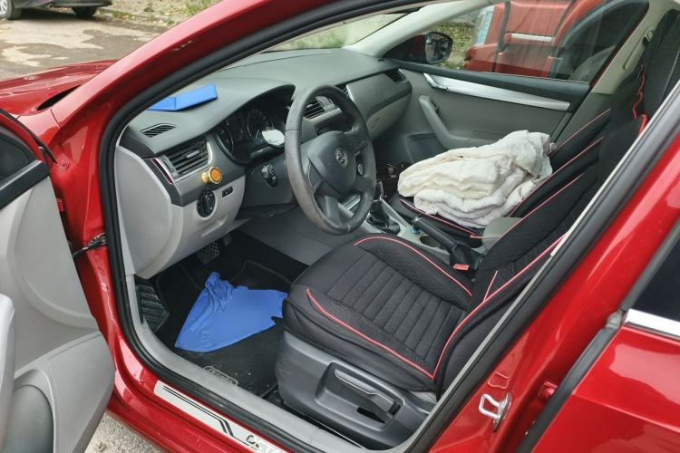 Used Skoda Octavia 2015 1.6L Automatic Yijie Edition Driver Seat