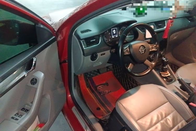 Used Skoda Octavia 2015 1.6L Automatic Yijun Edition Driver Seat