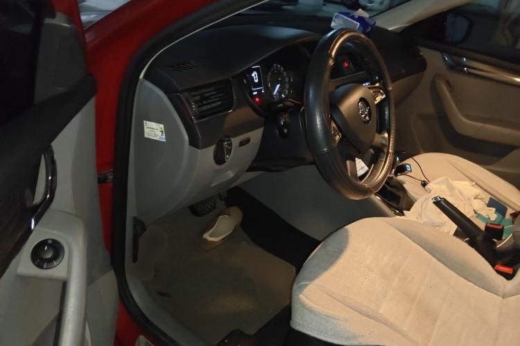 Used Skoda Octavia 2015 1.6L Automatic Yijun Edition Driver Seat