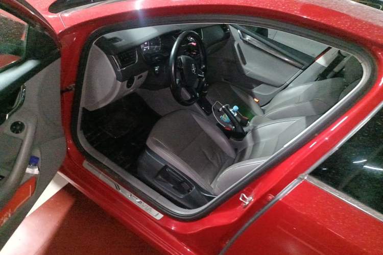 Used Skoda Octavia 2015 1.6L Automatic Yijie Edition Driver Seat