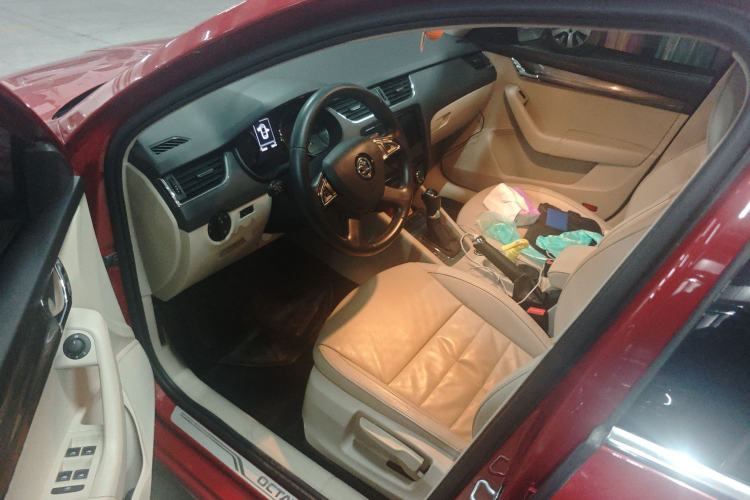 Used Skoda Octavia 2015 1.6L Automatic Yijun Edition Driver Seat