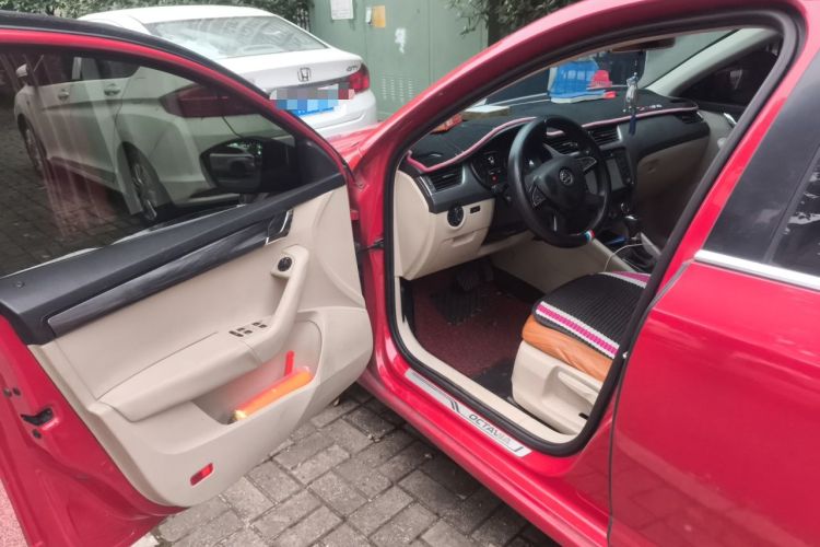 Used Skoda Octavia 2015 1.6L Automatic Yijun Edition Driver Seat