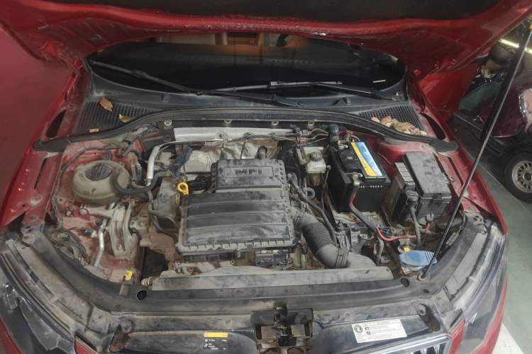 Used Skoda Octavia 2015 1.6L Automatic Yijun Edition Engine Bay