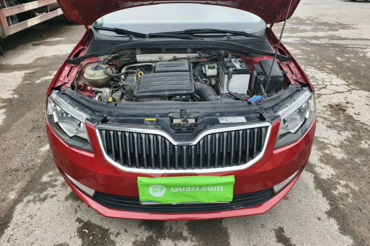 Used Skoda Octavia 2015 1.6L Automatic Yijie Edition Engine Bay