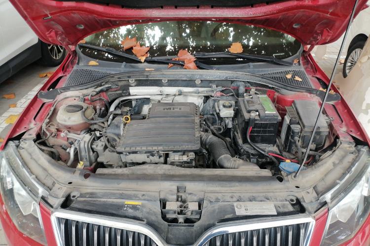 Used Skoda Octavia 2015 1.6L Automatic Yijun Edition Engine Bay