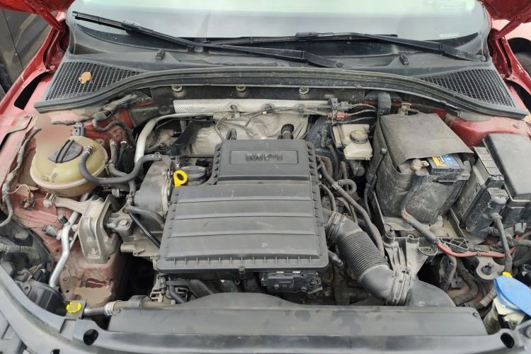 Used Skoda Octavia 2015 1.6L Automatic Yijun Edition Engine Bay
