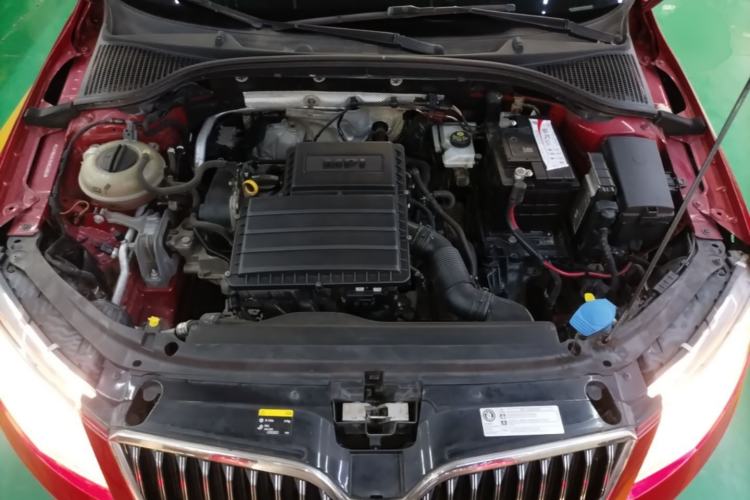 Used Skoda Octavia 2015 1.6L Automatic Yijie Edition Engine Bay