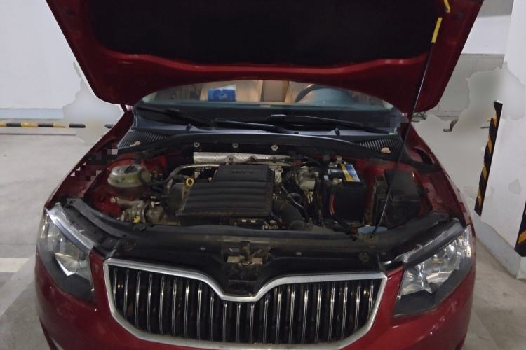 Used Skoda Octavia 2015 1.6L Automatic Yijun Edition Engine Bay