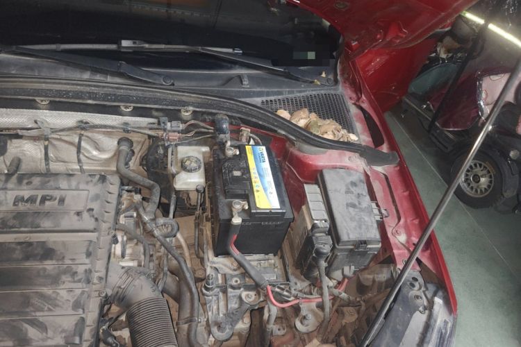 Used Skoda Octavia 2015 1.6L Automatic Yijun Edition Engine Bay Left