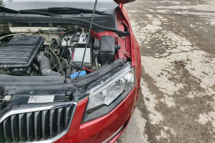 Used Skoda Octavia 2015 1.6L Automatic Yijie Edition Engine Bay Left
