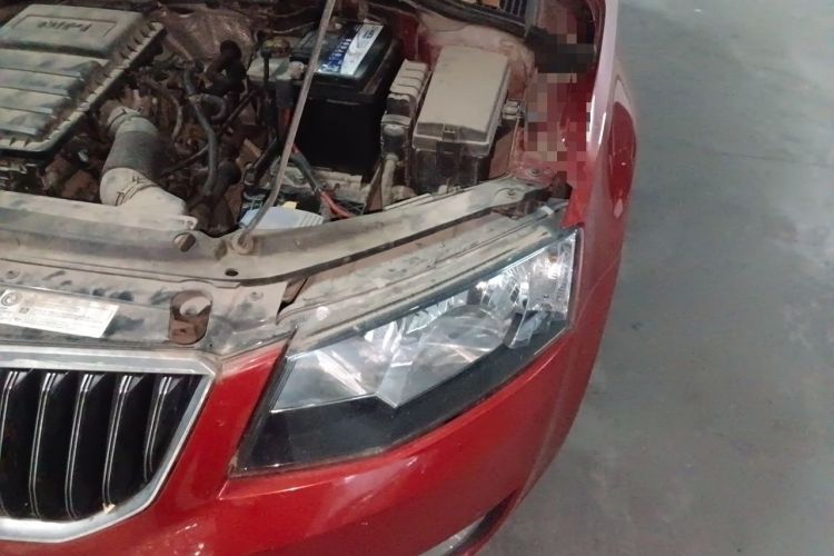 Used Skoda Octavia 2015 1.6L Automatic Yijun Edition Engine Bay Left