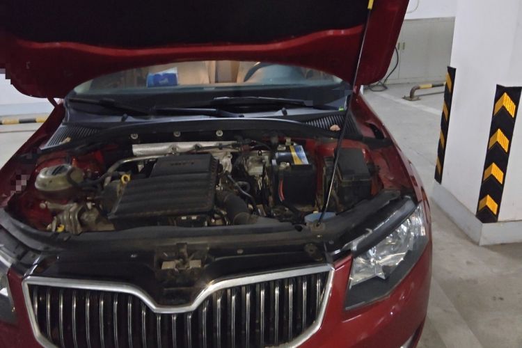 Used Skoda Octavia 2015 1.6L Automatic Yijun Edition Engine Bay Left