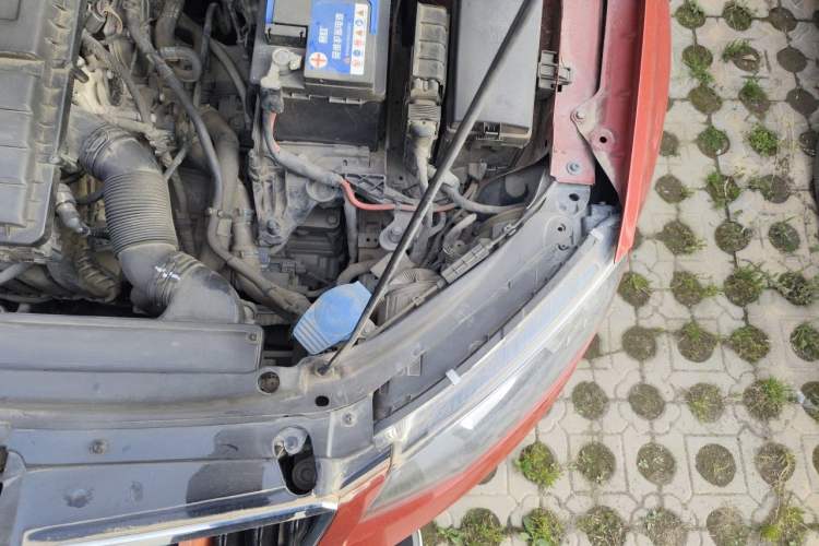 Used Skoda Octavia 2015 1.6L Automatic Yijun Edition Engine Bay Left