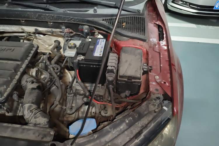 Used Skoda Octavia 2015 1.6L Automatic Yijun Edition Engine Bay Left