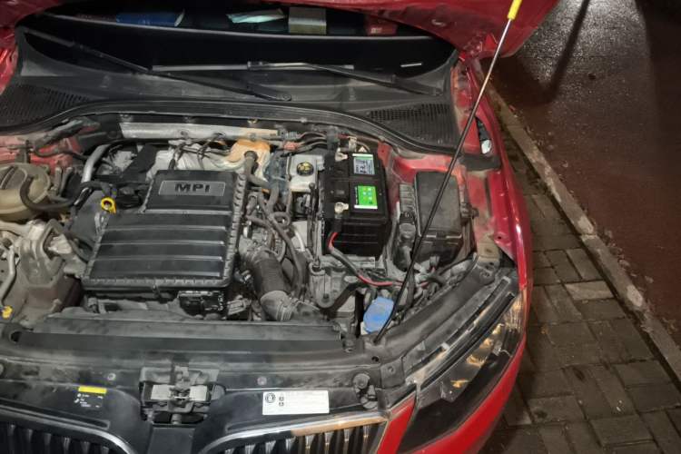 Used Skoda Octavia 2015 1.6L Automatic Yijun Edition Engine Bay Left