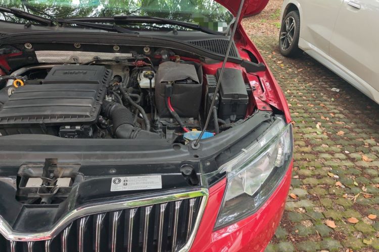 Used Skoda Octavia 2015 1.6L Automatic Yijun Edition Engine Bay Left