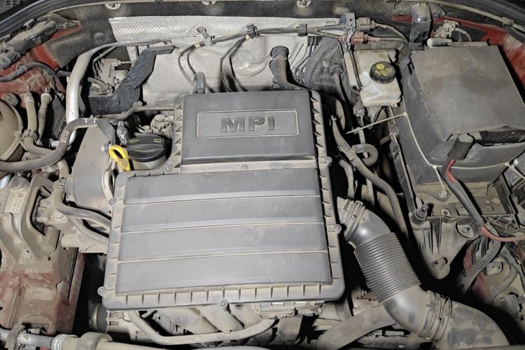 Used Skoda Octavia 2015 1.6L Manual Yijie Edition Engine Bay