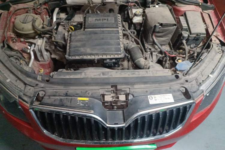 Used Skoda Octavia 2015 1.6L Automatic Yijie Edition Engine Bay