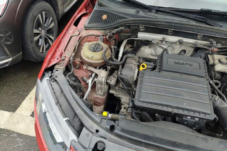 Used Skoda Octavia 2015 1.6L Automatic Yijun Edition Engine Bay Right