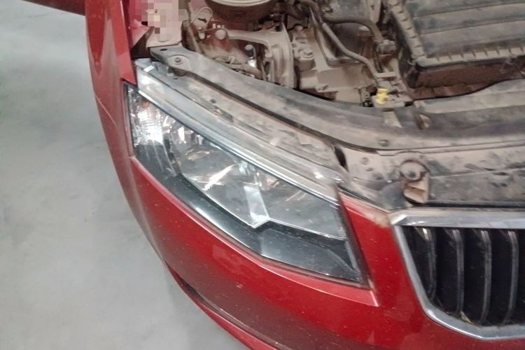 Used Skoda Octavia 2015 1.6L Automatic Yijun Edition Engine Bay Right