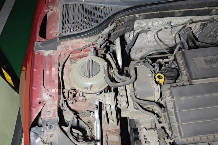 Used Skoda Octavia 2015 1.6L Manual Yijie Edition Engine Bay Right