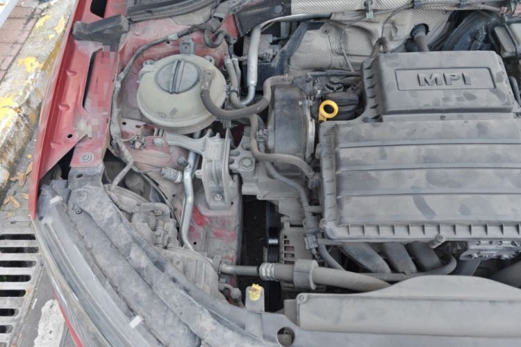 Used Skoda Octavia 2015 1.6L Automatic Yijie Edition Engine Bay Right