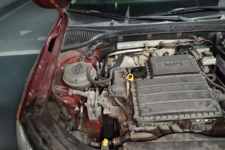 Used Skoda Octavia 2015 1.6L Automatic Yijun Edition Engine Bay Right