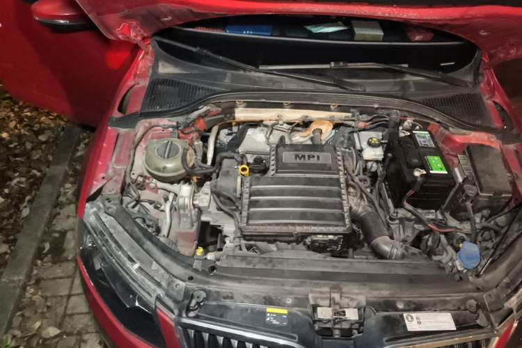 Used Skoda Octavia 2015 1.6L Automatic Yijun Edition Engine Bay Right