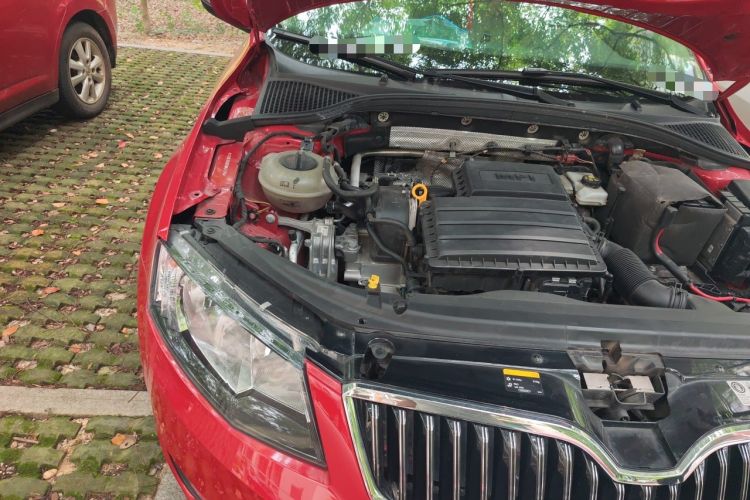 Used Skoda Octavia 2015 1.6L Automatic Yijun Edition Engine Bay Right