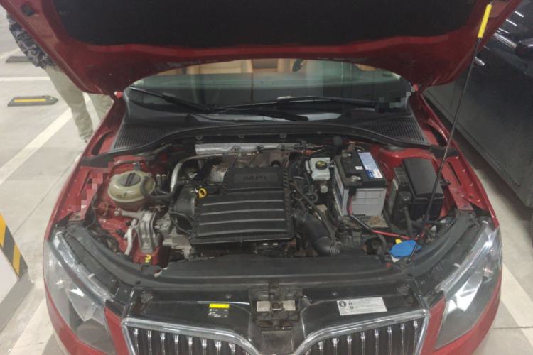 Used Skoda Octavia 2015 1.6L Automatic Yijun Edition Engine Bay