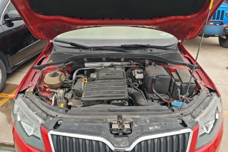 Used Skoda Octavia 2015 1.6L Automatic Eado Edition Engine Bay