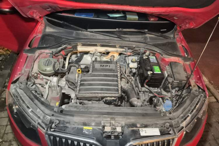 Used Skoda Octavia 2015 1.6L Automatic Yijun Edition Engine Bay