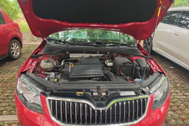 Used Skoda Octavia 2015 1.6L Automatic Yijun Edition Engine Bay